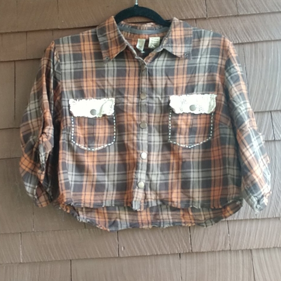 BKE Tops - BKE flannel crop top